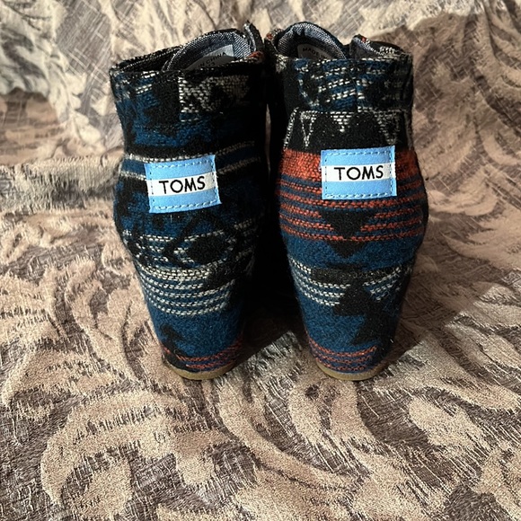 ***SOLD*** Toms Wedge Booties - Picture 5 of 9